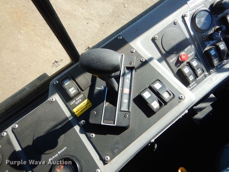 image for item MX9992 2014 Global M3  street sweeper