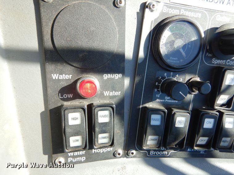 image for item MX9992 2014 Global M3  street sweeper