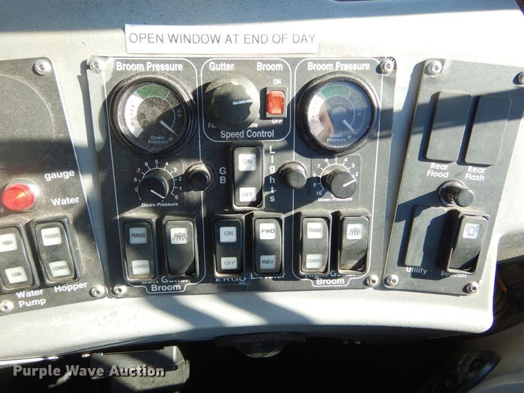 image for item MX9992 2014 Global M3  street sweeper