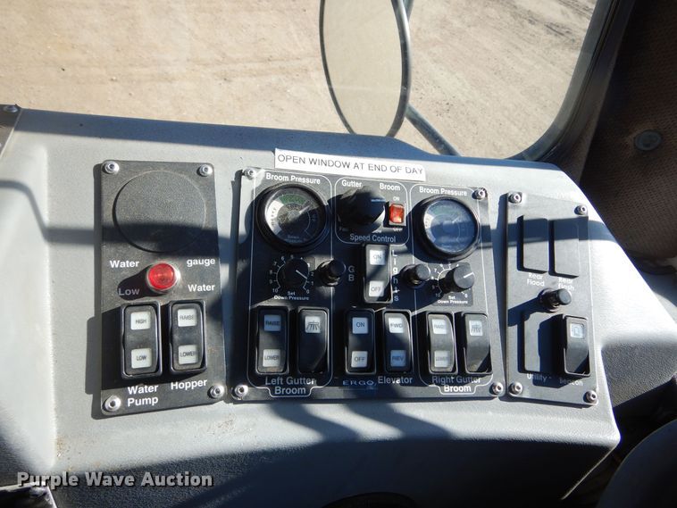 image for item MX9992 2014 Global M3  street sweeper