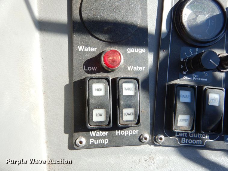 image for item MX9992 2014 Global M3  street sweeper