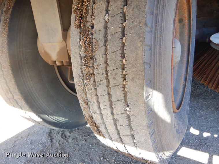 image for item MX9992 2014 Global M3  street sweeper