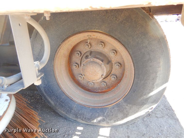 image for item MX9992 2014 Global M3  street sweeper