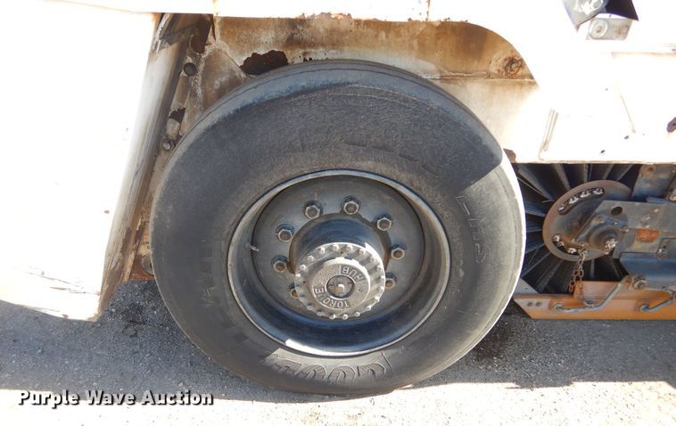 image for item MX9992 2014 Global M3  street sweeper