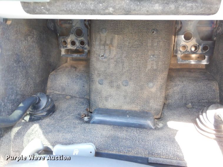 image for item MX9995 2012 Bobcat S185  skid steer loader