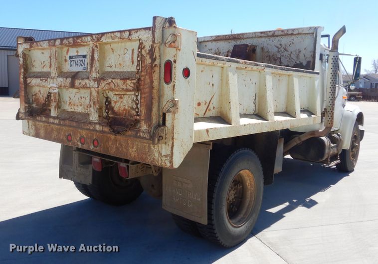image for item MX9997 1995 International 4700  dump truck