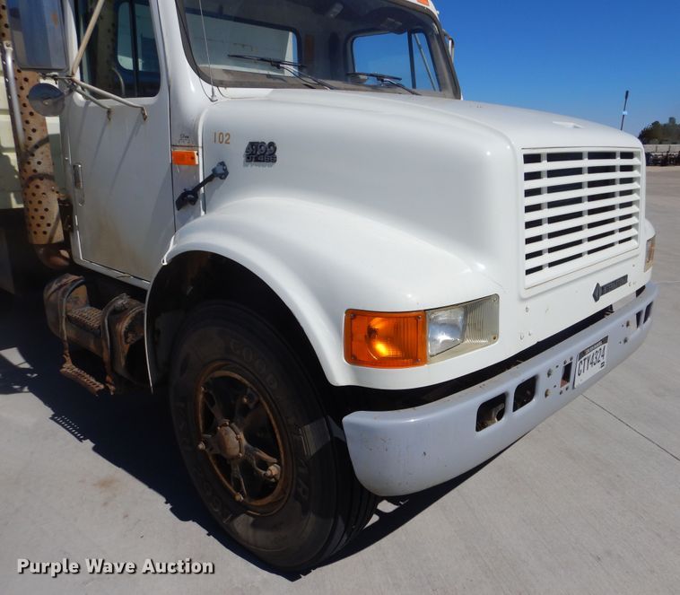 image for item MX9997 1995 International 4700  dump truck