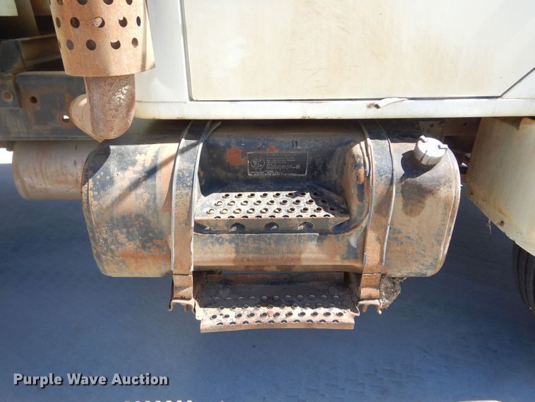 image for item MX9997 1995 International 4700  dump truck