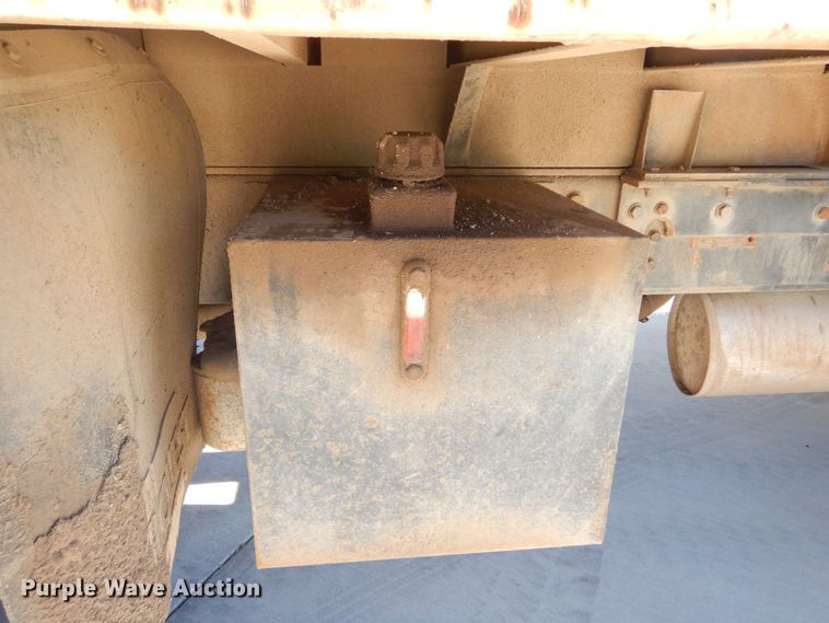 image for item MX9997 1995 International 4700  dump truck