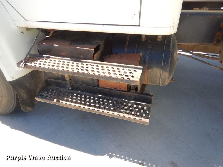 image for item MX9997 1995 International 4700  dump truck