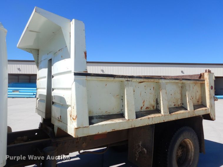 image for item MX9997 1995 International 4700  dump truck