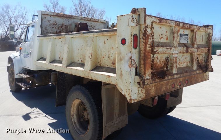 image for item MX9997 1995 International 4700  dump truck