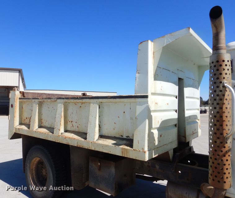 image for item MX9997 1995 International 4700  dump truck