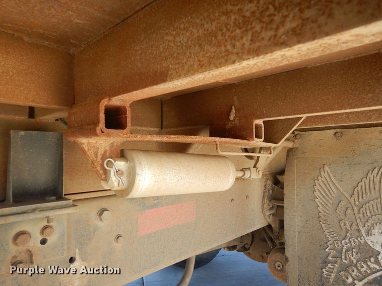 image for item MX9997 1995 International 4700  dump truck