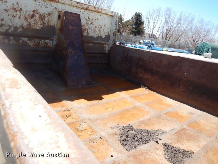 image for item MX9997 1995 International 4700  dump truck