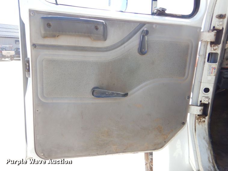 image for item MX9997 1995 International 4700  dump truck