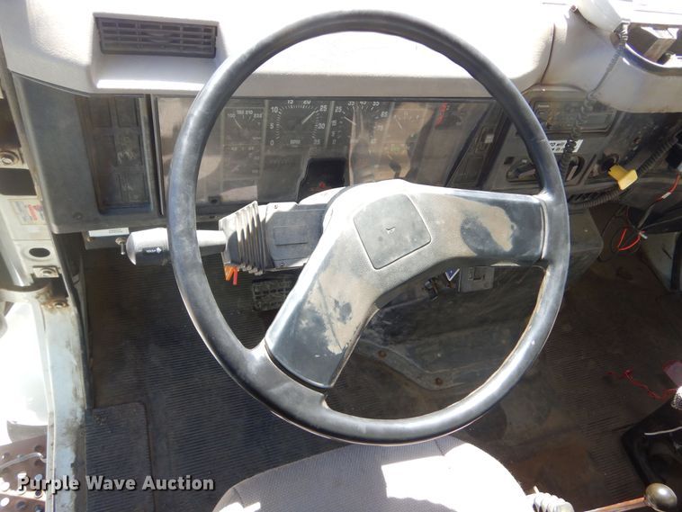 image for item MX9997 1995 International 4700  dump truck