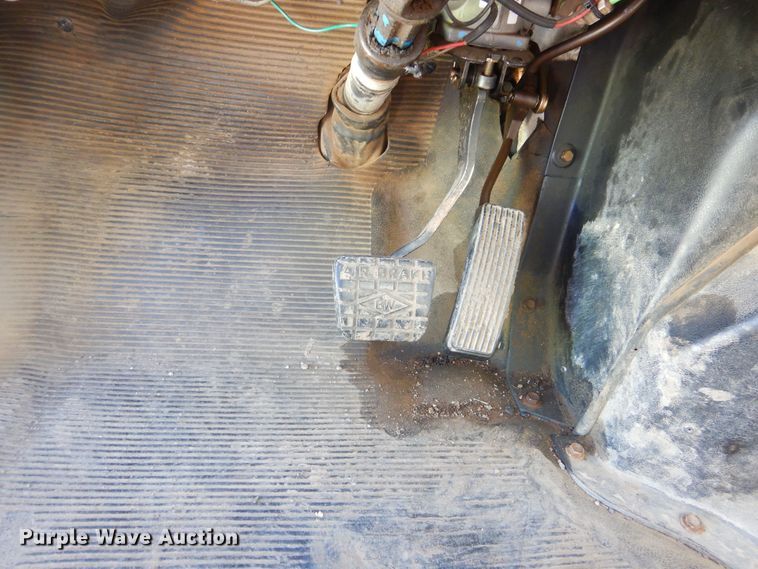 image for item MX9997 1995 International 4700  dump truck