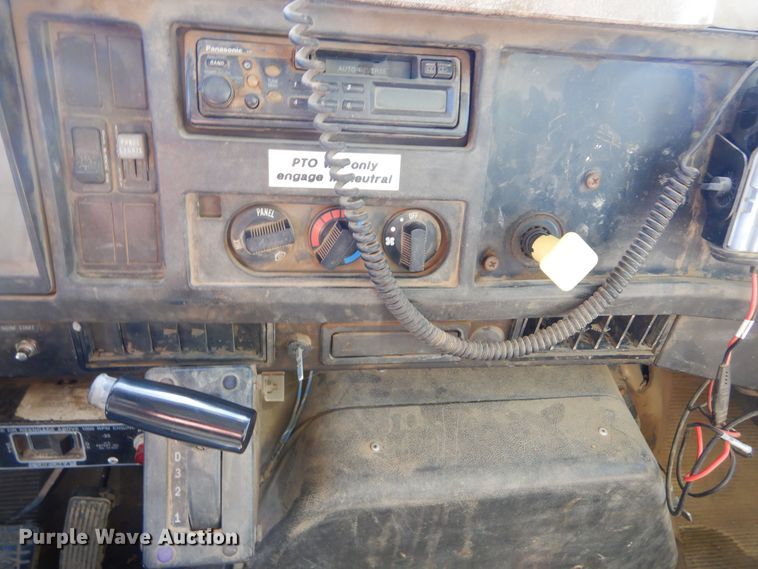 image for item MX9997 1995 International 4700  dump truck