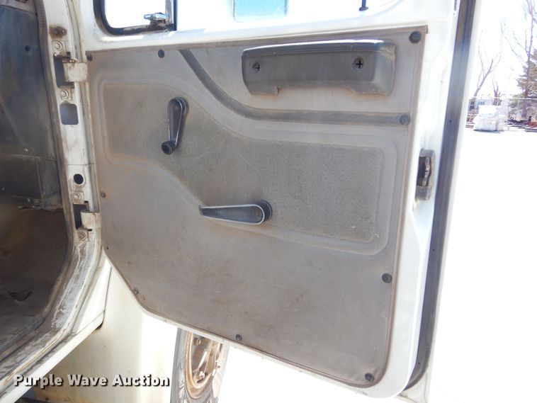 image for item MX9997 1995 International 4700  dump truck