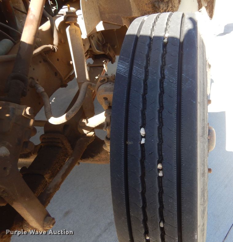 image for item MX9997 1995 International 4700  dump truck