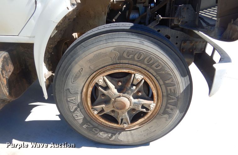 image for item MX9997 1995 International 4700  dump truck