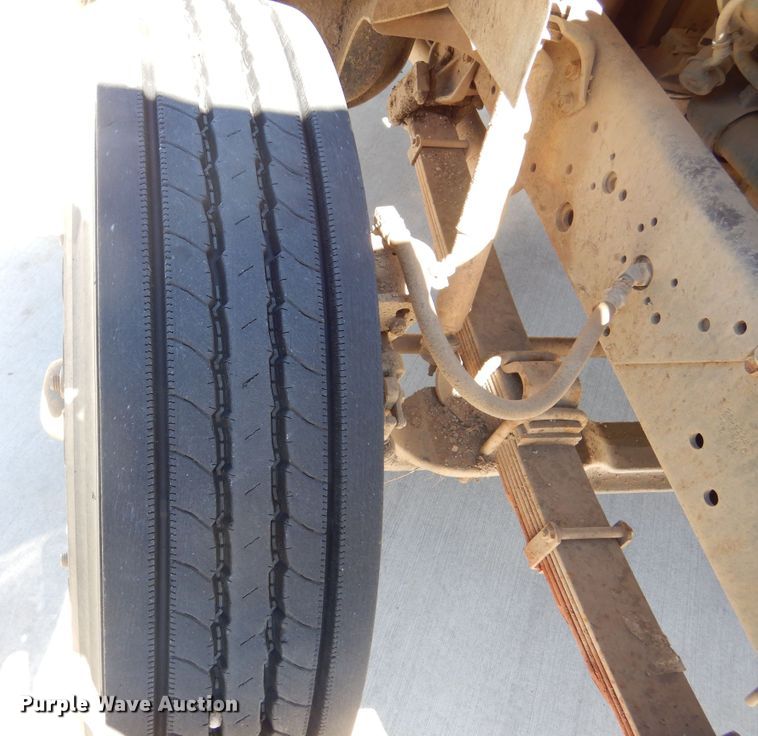 image for item MX9997 1995 International 4700  dump truck