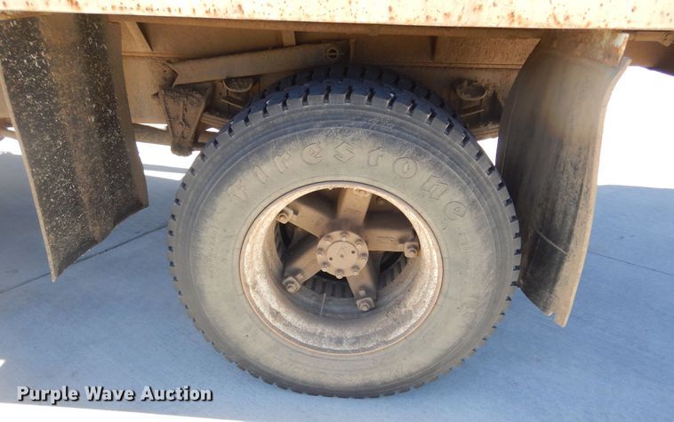 image for item MX9997 1995 International 4700  dump truck