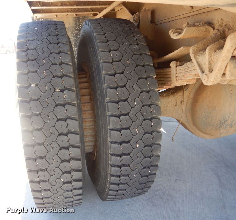 image for item MX9997 1995 International 4700  dump truck