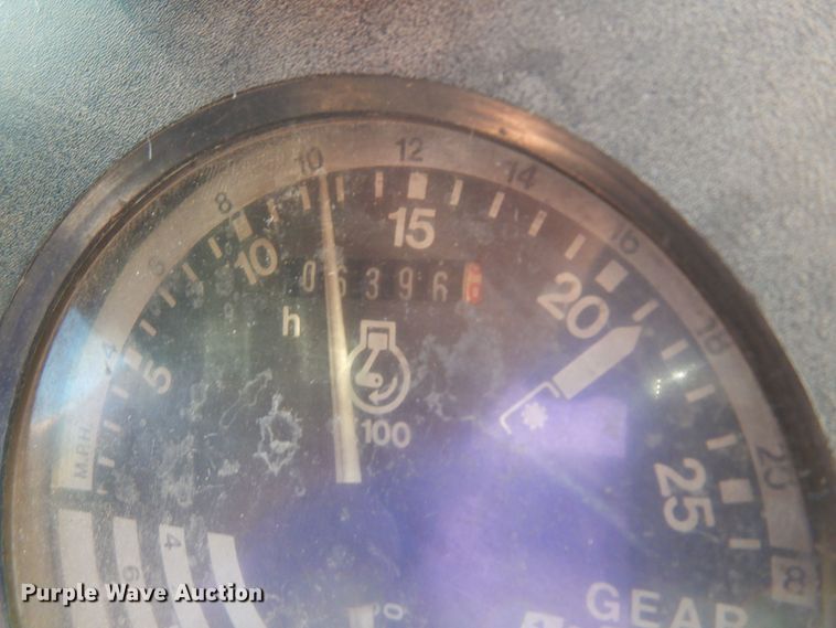 image for item DB7942 John Deere 3040  MFWD tractor