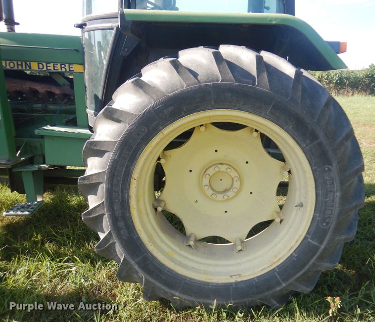 image for item DB7942 John Deere 3040  MFWD tractor