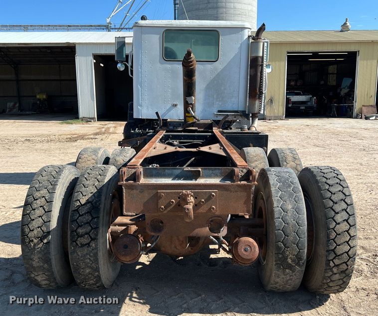 image for item DK7059 1977 International Paystar 5000  truck cab and chassis