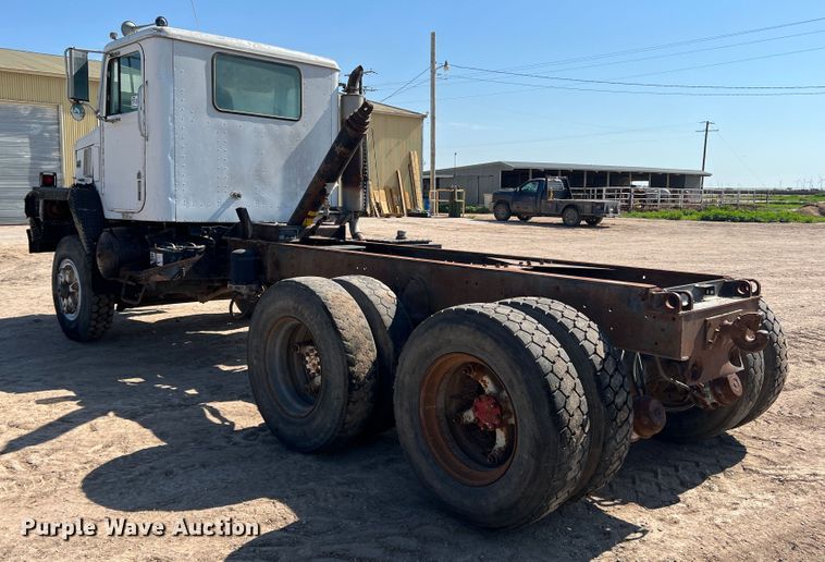 image for item DK7059 1977 International Paystar 5000  truck cab and chassis