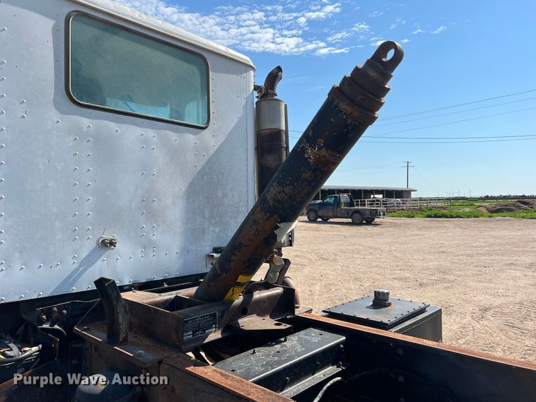 image for item DK7059 1977 International Paystar 5000  truck cab and chassis