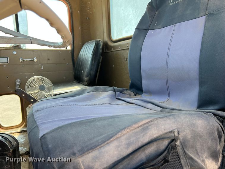 image for item DK7059 1977 International Paystar 5000  truck cab and chassis