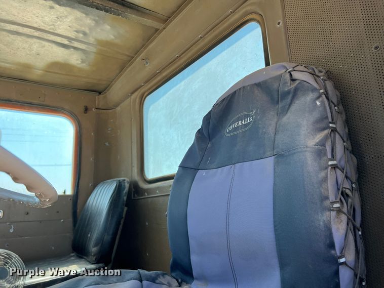 image for item DK7059 1977 International Paystar 5000  truck cab and chassis