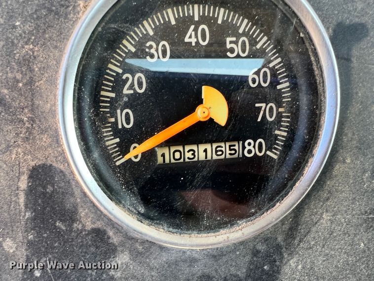 image for item DK7059 1977 International Paystar 5000  truck cab and chassis