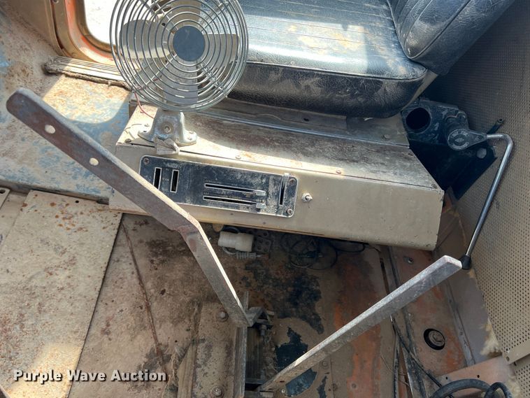 image for item DK7059 1977 International Paystar 5000  truck cab and chassis