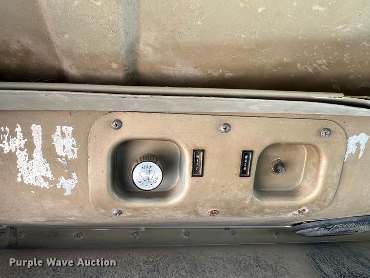 image for item DK7059 1977 International Paystar 5000  truck cab and chassis