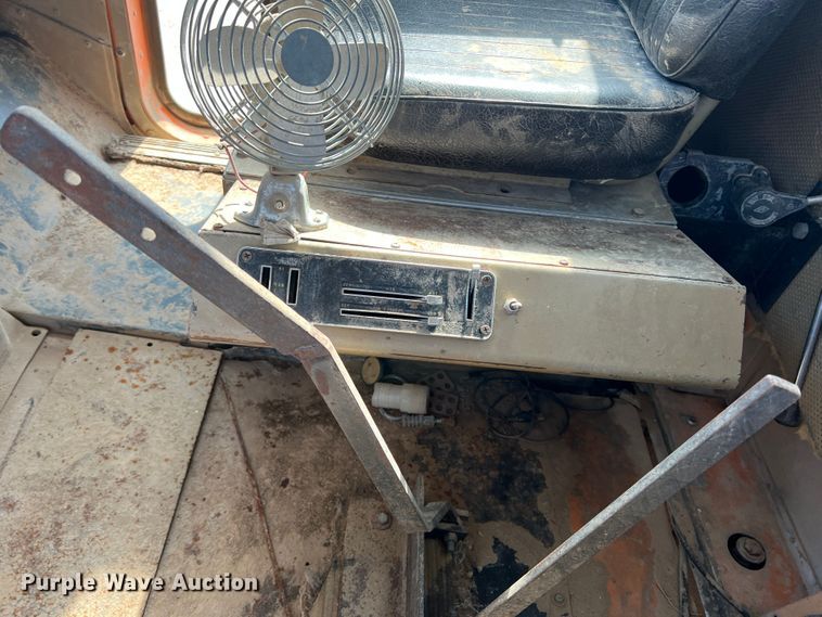 image for item DK7059 1977 International Paystar 5000  truck cab and chassis