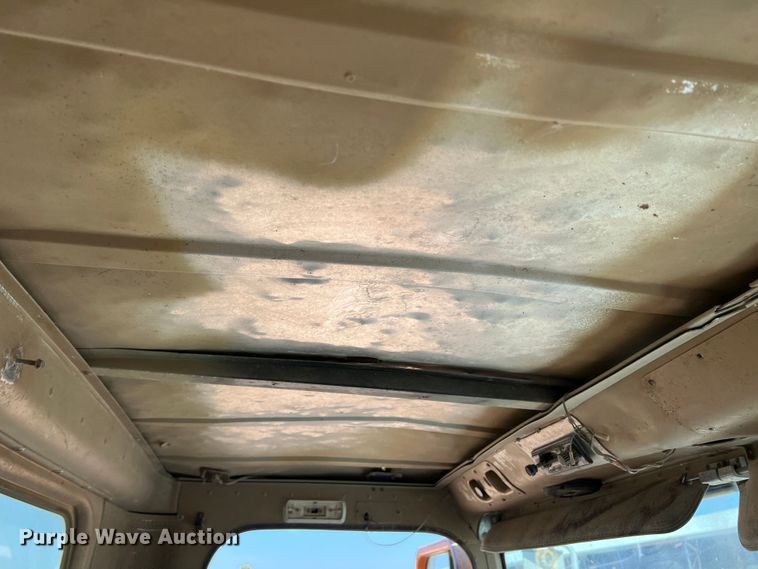 image for item DK7059 1977 International Paystar 5000  truck cab and chassis