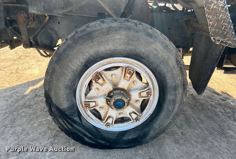 image for item DK7059 1977 International Paystar 5000  truck cab and chassis