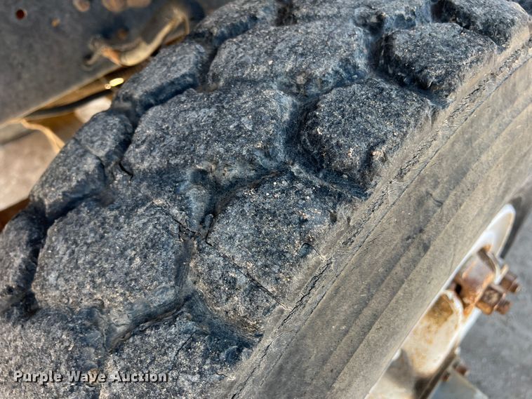 image for item DK7059 1977 International Paystar 5000  truck cab and chassis