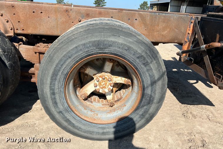 image for item DK7059 1977 International Paystar 5000  truck cab and chassis