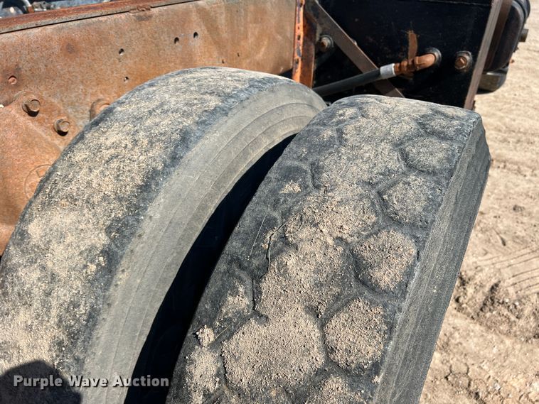 image for item DK7059 1977 International Paystar 5000  truck cab and chassis