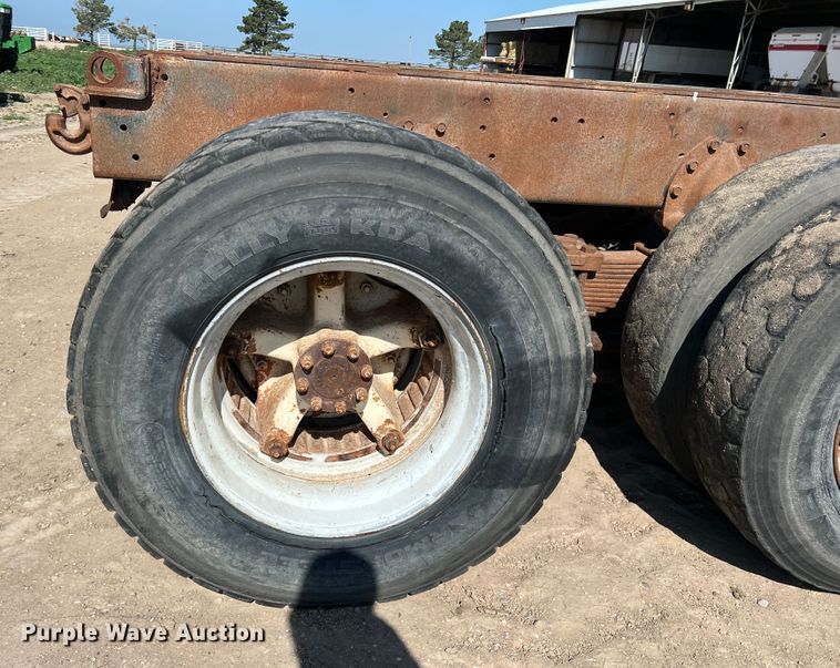 image for item DK7059 1977 International Paystar 5000  truck cab and chassis