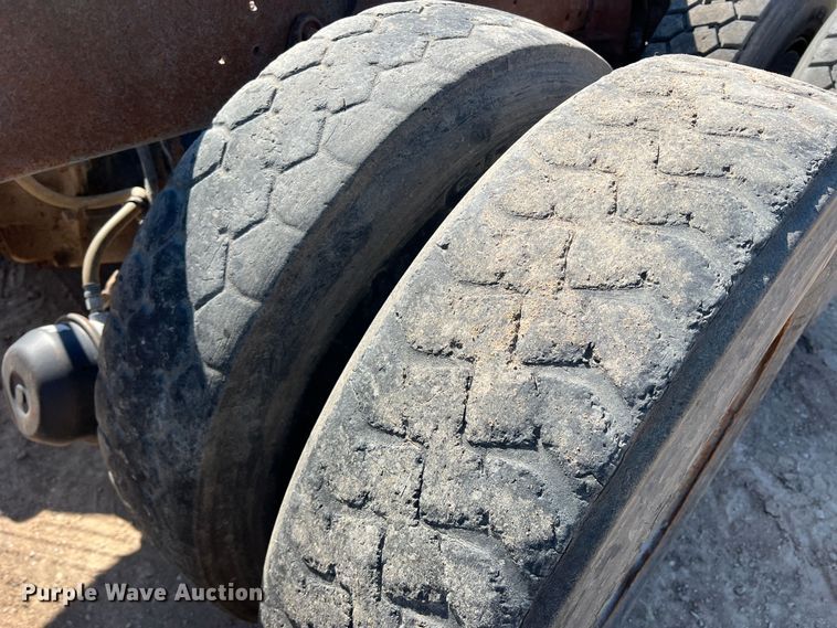 image for item DK7059 1977 International Paystar 5000  truck cab and chassis