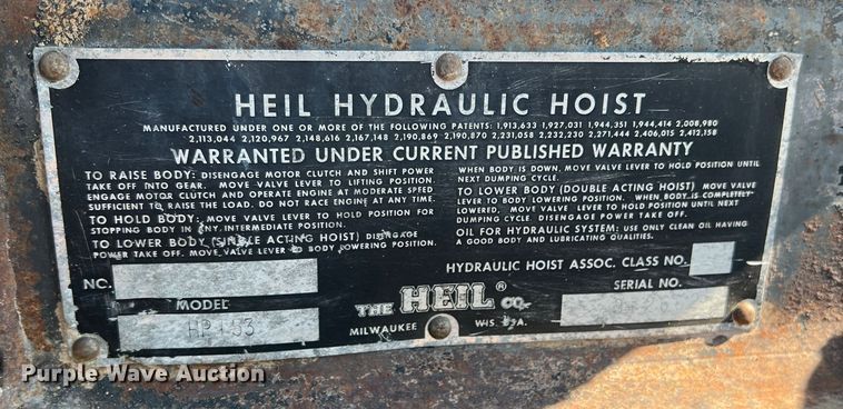 image for item DK7059 1977 International Paystar 5000  truck cab and chassis