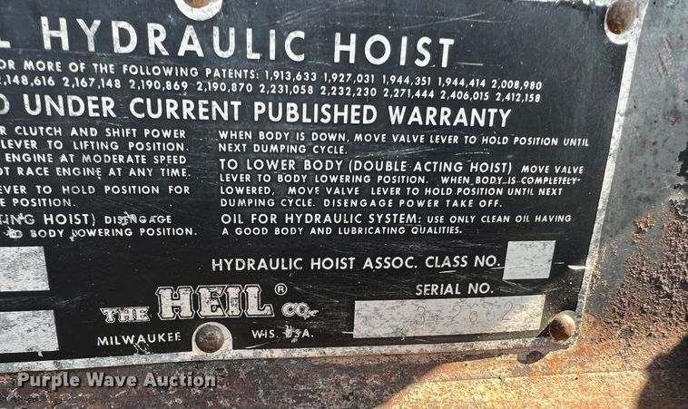 image for item DK7059 1977 International Paystar 5000  truck cab and chassis