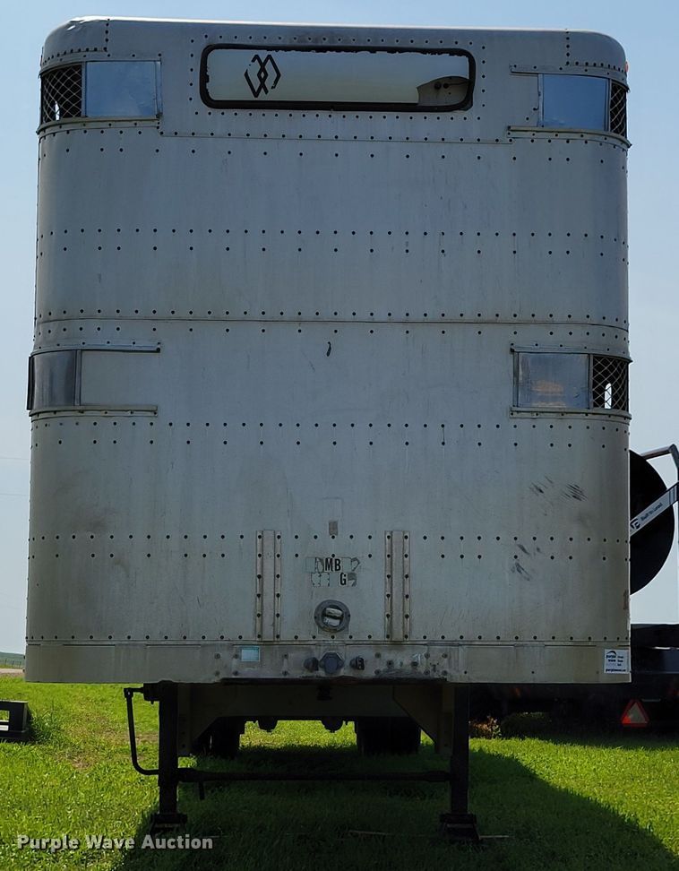 image for item DM2440 1996 Wilson PSAL-303P  livestock trailer